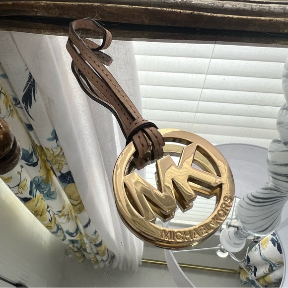 Michael Kors Gold Keychain Purse Charm MK LOGO - Picture 8 of 8